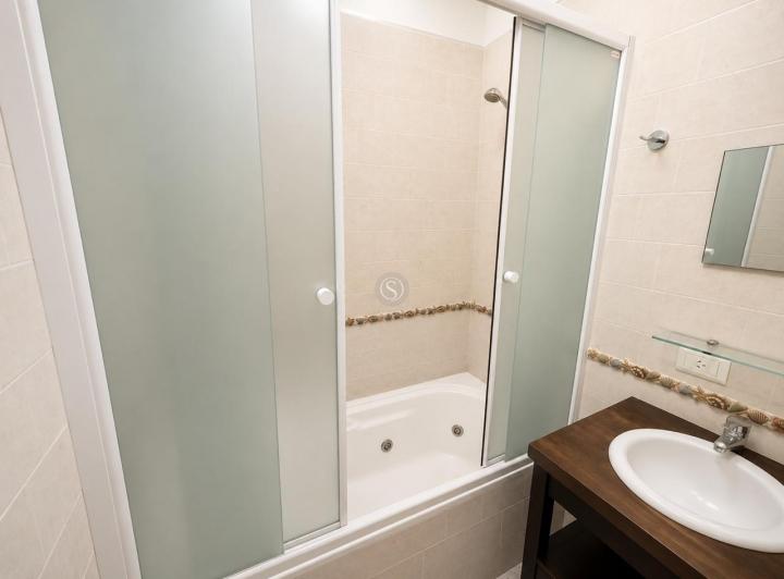 Casa · 275m² · 8 Ambientes · 2 Cocheras