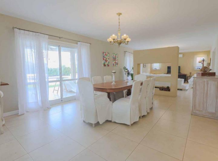 Casa · 313m² · 5 Ambientes · 4 Cocheras