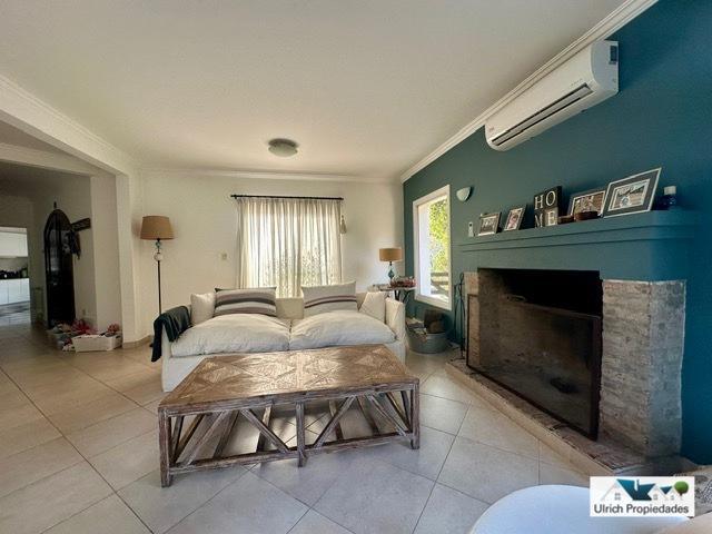 Casa · 300m² · 5 Ambientes · 2 Cocheras