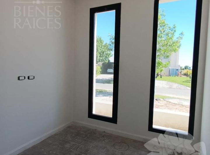 Casa · 238m² · 6 Ambientes · 1 Cochera