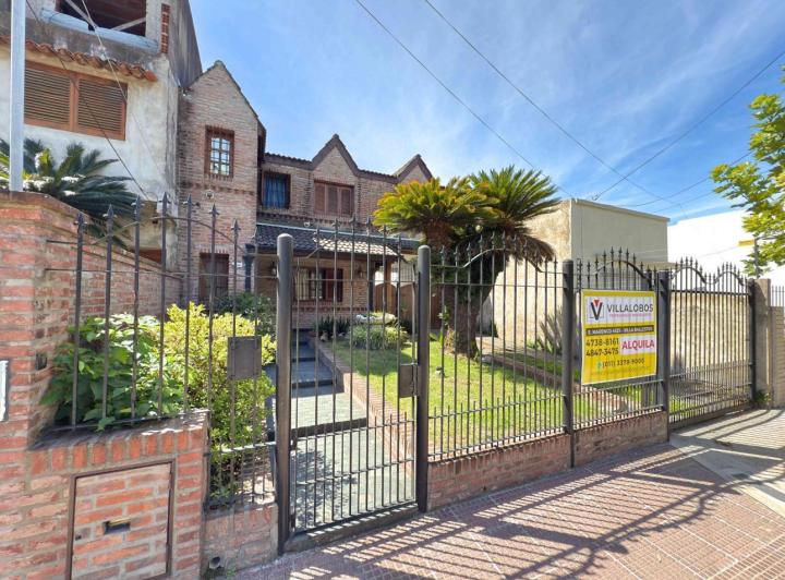 Casa · 240m² · 5 Ambientes · 3 Cocheras