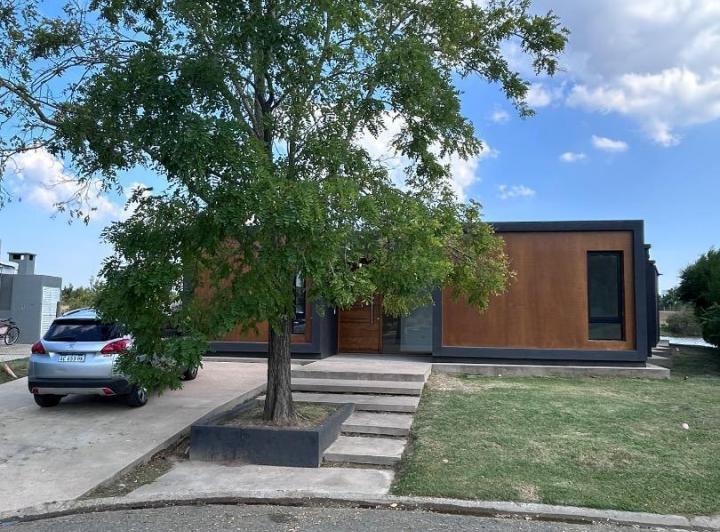 Casa · 205m² · 6 Ambientes · 4 Cocheras