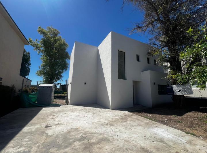 Casa · 147m² · 5 Ambientes · 1 Cochera