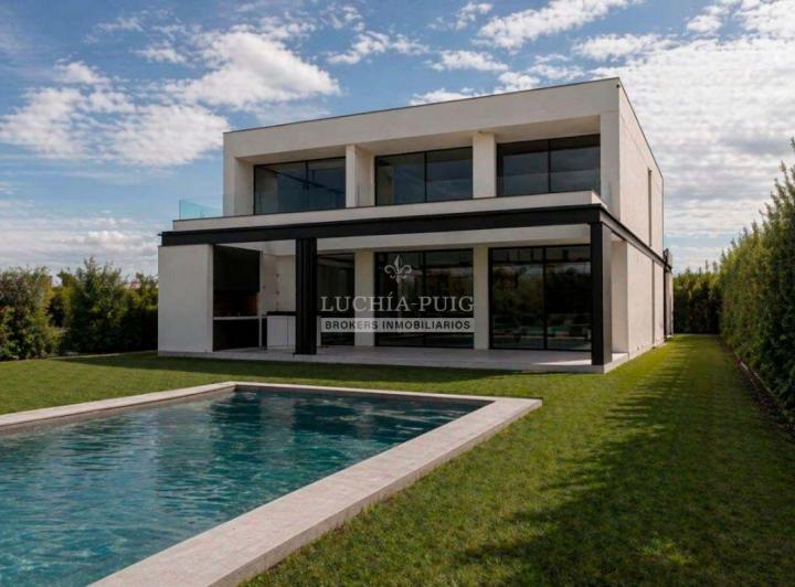 Casa · 282m² · 5 Ambientes · 2 Cocheras