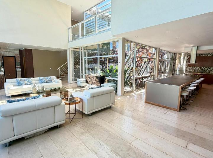 Casa · 285m² · 5 Ambientes · 6 Cocheras