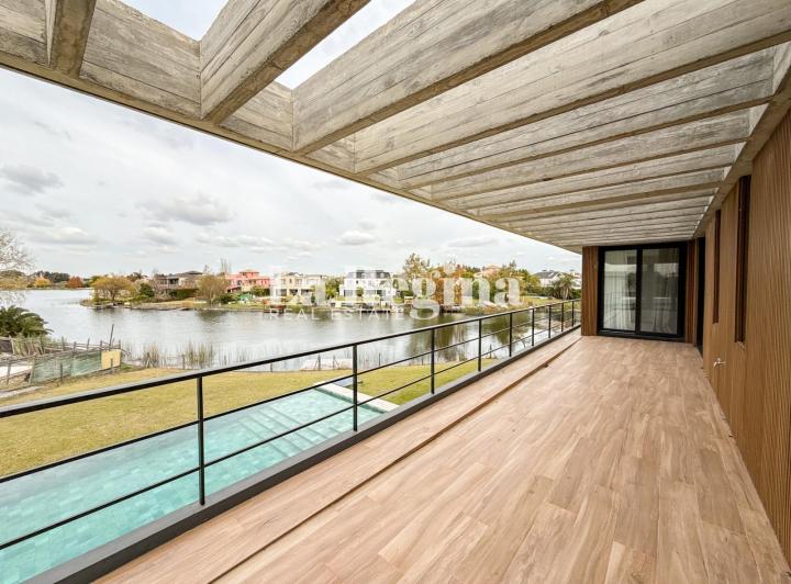 Casa · 859m² · 12 Ambientes · 3 Cocheras