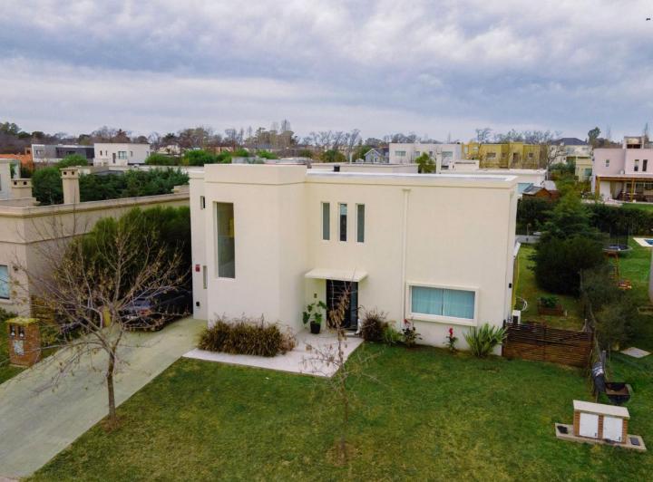 Casa · 159m² · 6 Ambientes · 2 Cocheras