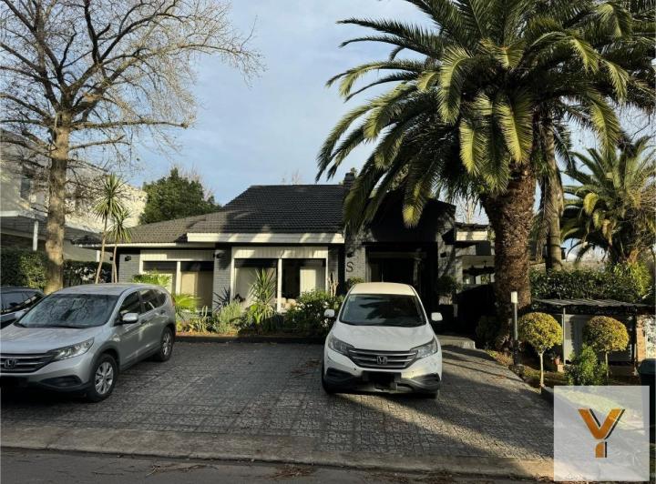 Casa · 320m² · 5 Ambientes