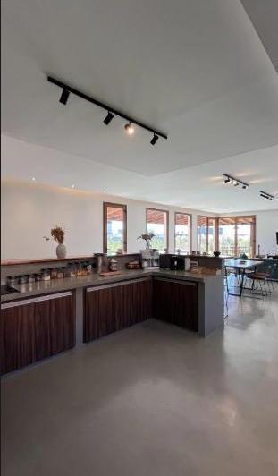 Casa · 210m² · 5 Ambientes · 2 Cocheras