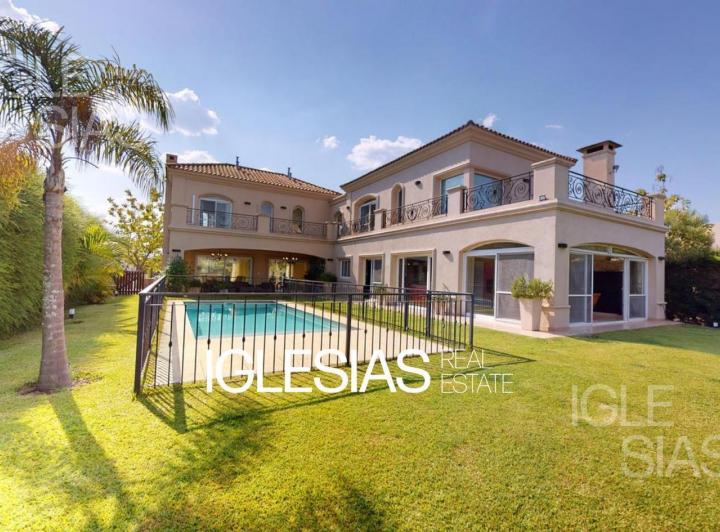 Casa · 320m² · 7 Ambientes · 2 Cocheras