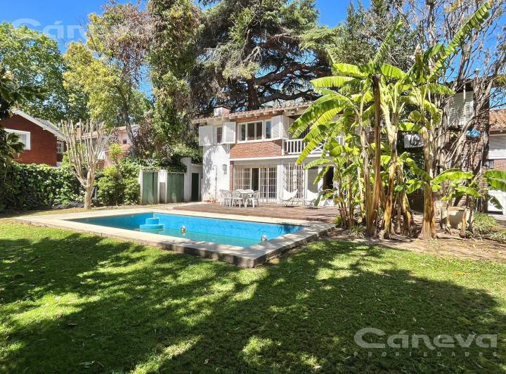 Casa · 289m² · 5 Ambientes · 1 Cochera