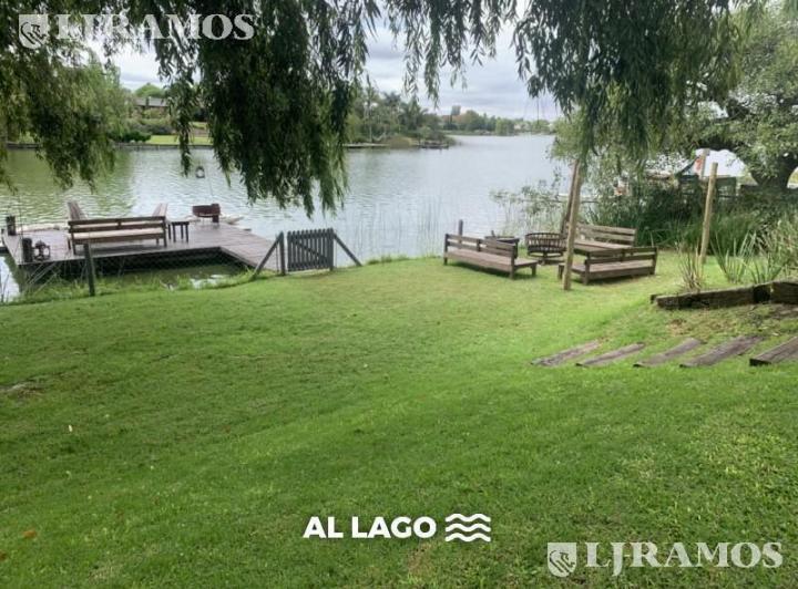 Casa · 300m² · 6 Ambientes · 2 Cocheras