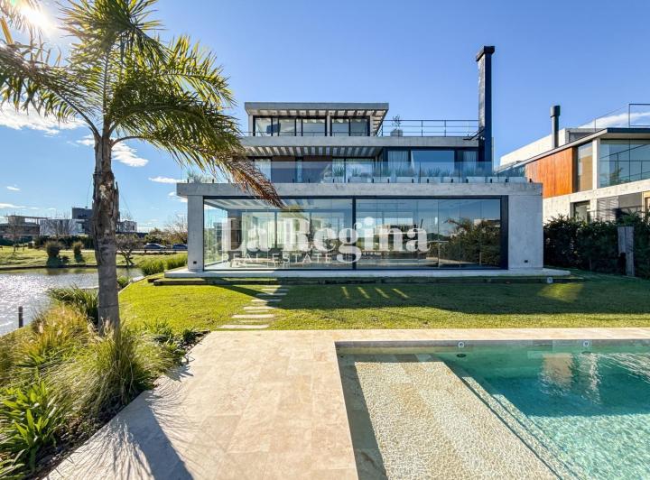 Casa · 550m² · 7 Ambientes · 6 Cocheras