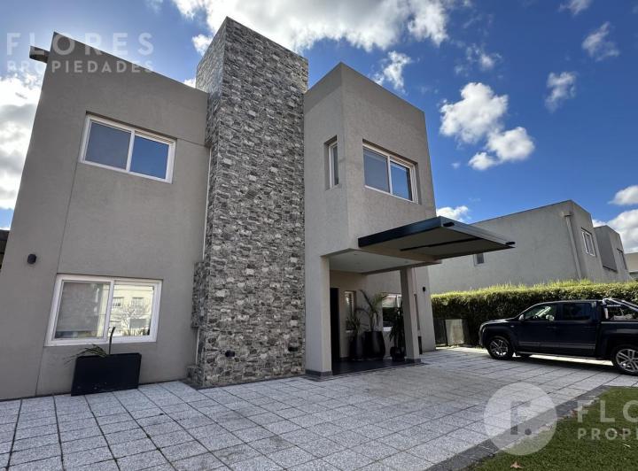Casa · 358m² · 6 Ambientes · 2 Cocheras