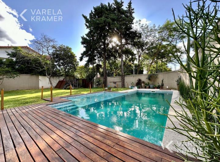 Casa · 364m² · 6 Ambientes · 1 Cochera