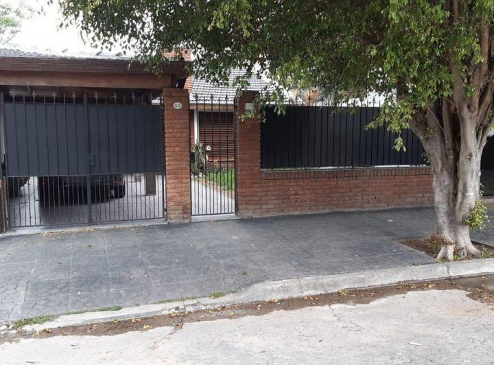 Casa · 271m² · 5 Ambientes · 2 Cocheras