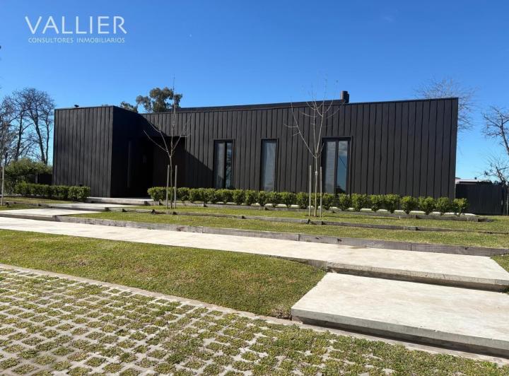 Casa · 250m² · 5 Ambientes · 1 Cochera