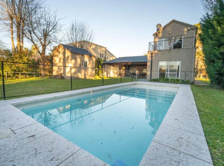 Casa · 227m² · 6 Ambientes
