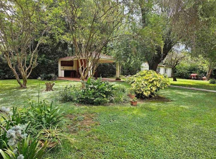 Casa · 230m² · 5 Ambientes · 4 Cocheras