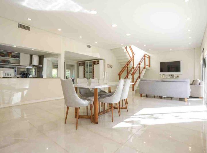 Casa · 259m² · 5 Ambientes · 1 Cochera