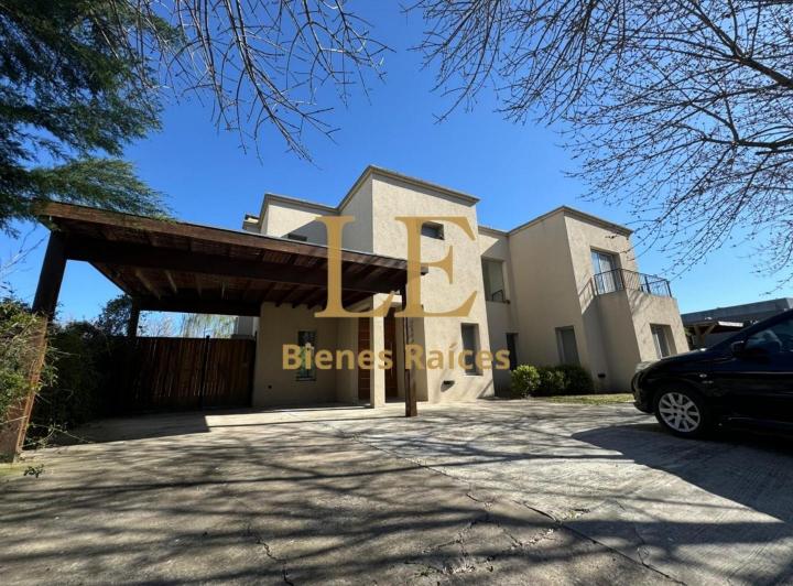 Casa · 270m² · 5 Ambientes · 6 Cocheras