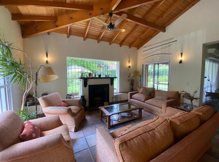 Casa · 200m² · 6 Ambientes · 3 Cocheras