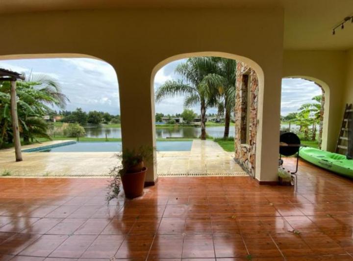 Casa · 180m² · 5 Ambientes · 6 Cocheras