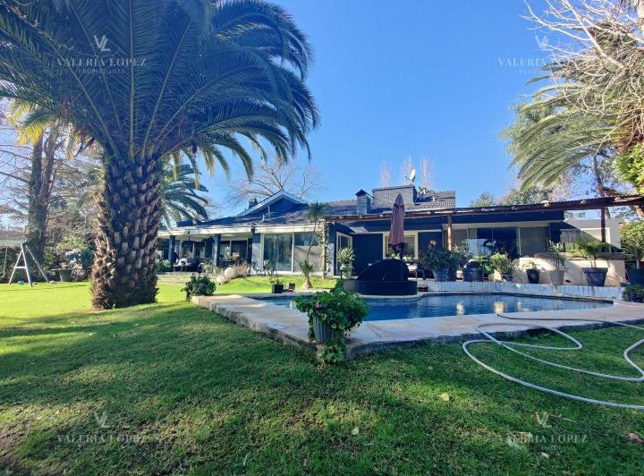 Casa · 320m² · 5 Ambientes · 2 Cocheras