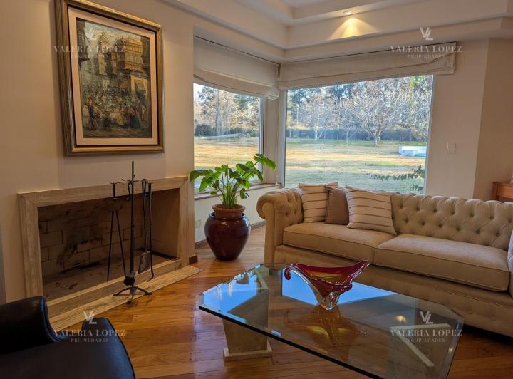 Casa · 370m² · 5 Ambientes · 2 Cocheras