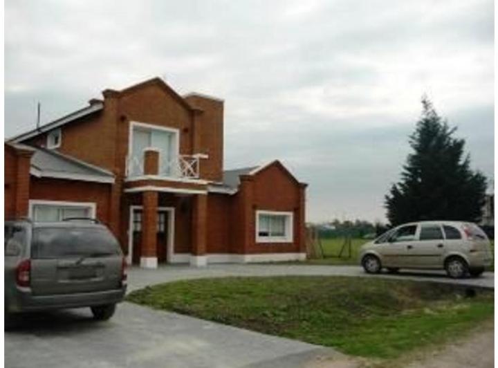 Casa · 410m² · 5 Ambientes · 1 Cochera