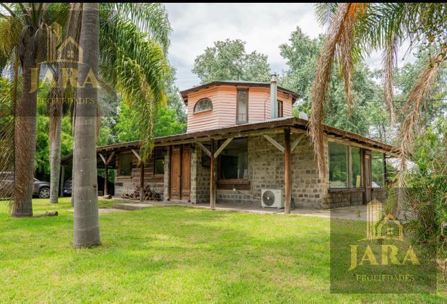 Casa · 250m² · 5 Ambientes · 4 Cocheras