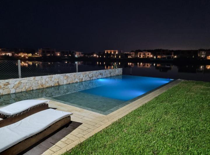 Casa · 220m² · 5 Ambientes · 2 Cocheras