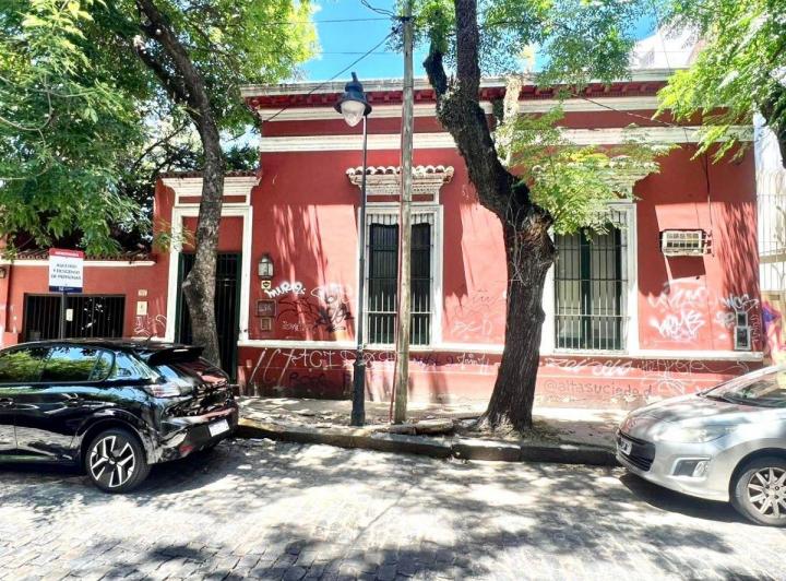 Casa · 300m² · 9 Ambientes · 1 Cochera