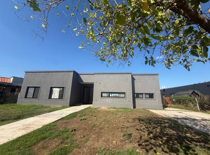 Casa · 165m² · 5 Ambientes · 4 Cocheras