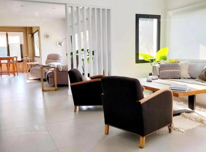 Casa · 250m² · 6 Ambientes · 1 Cochera