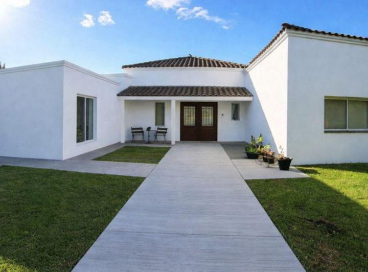 Casa · 200m² · 5 Ambientes