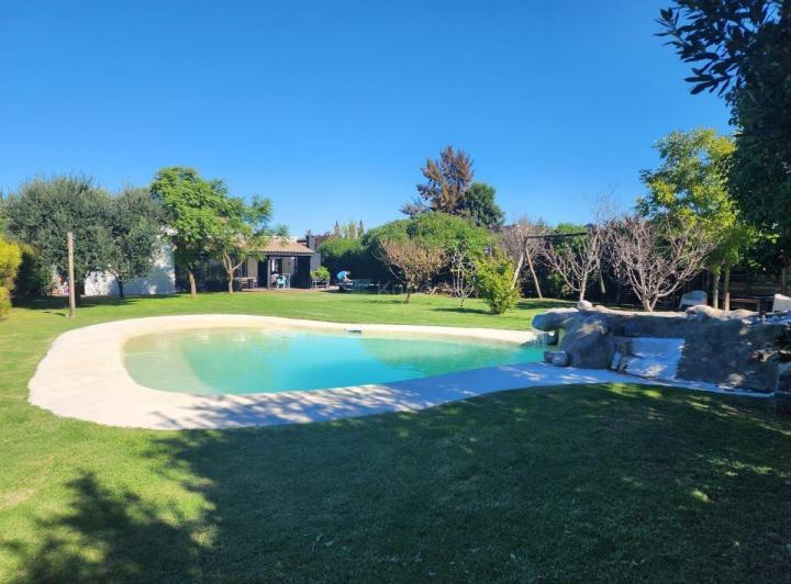 Casa · 200m² · 5 Ambientes · 1 Cochera