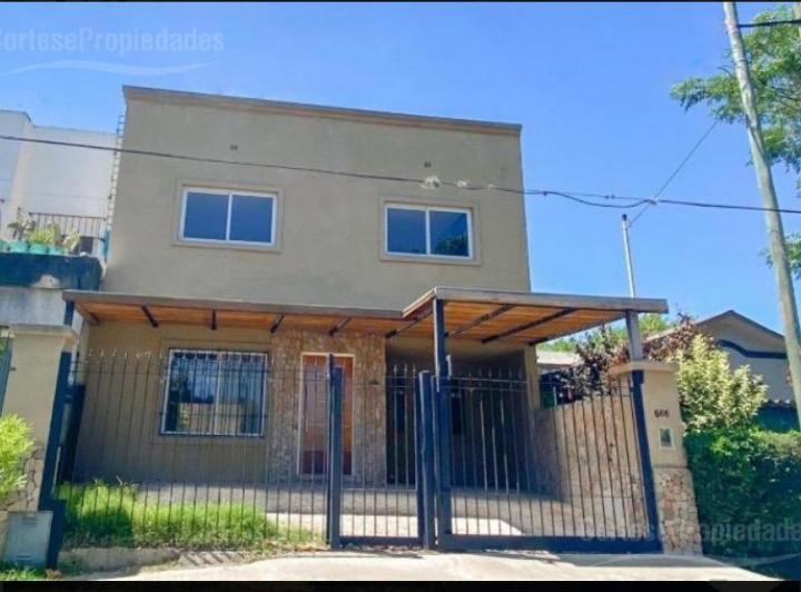 Casa · 260m² · 5 Ambientes · 1 Cochera