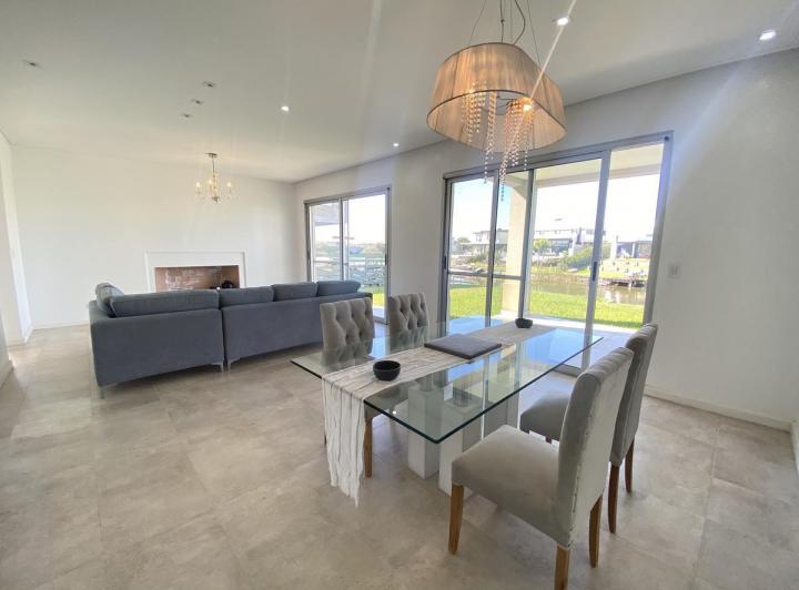 Casa · 285m² · 6 Ambientes