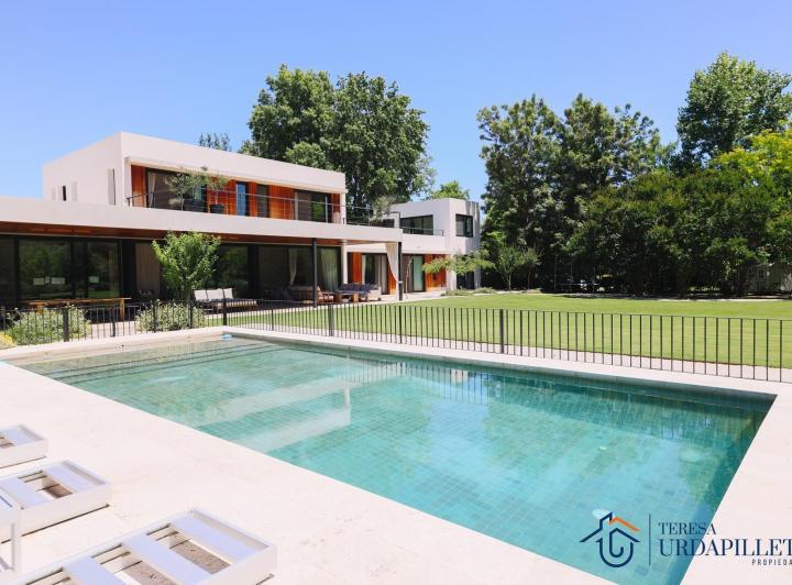 Casa · 633m² · 4 Dormitorios