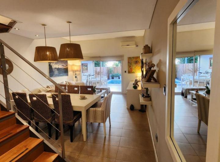 Casa · 120m² · 4 Dormitorios · 2 Cocheras