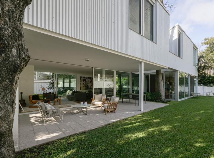 Casa · 427m² · 8 Ambientes · 2 Cocheras