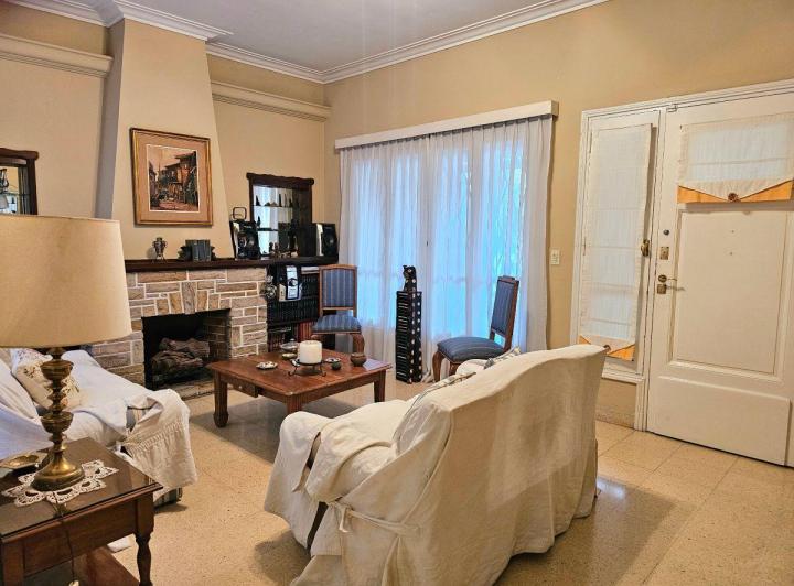 Casa · 236m² · 6 Ambientes · 2 Cocheras