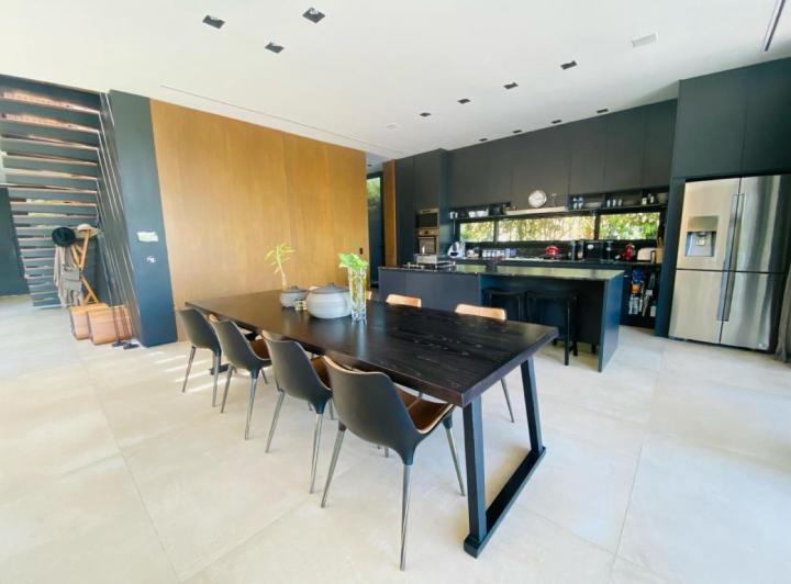 Casa · 537m² · 6 Ambientes · 2 Cocheras