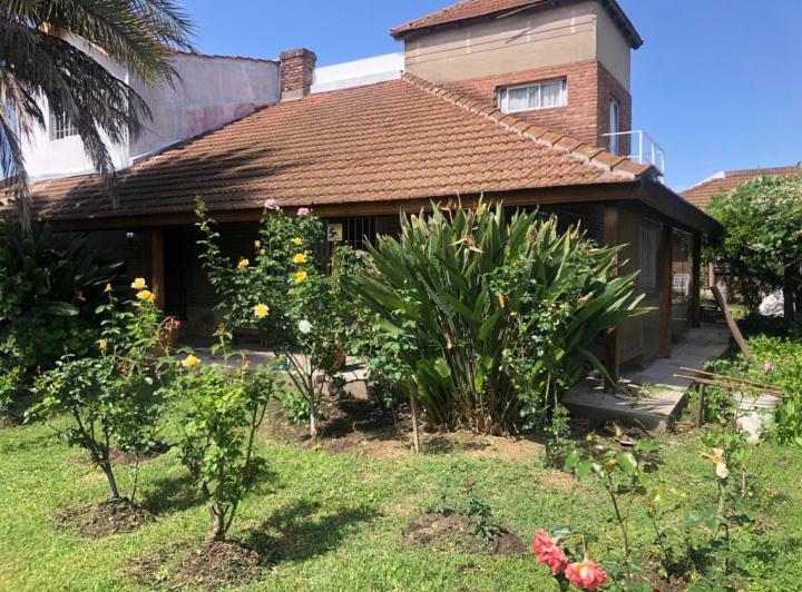 Casa · 190m² · 5 Ambientes · 4 Cocheras