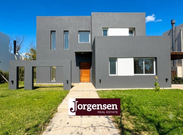 Casa · 165m² · 5 Ambientes · 1 Cochera