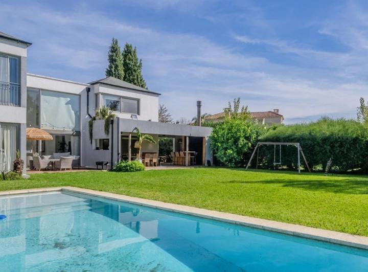 Casa · 540m² · 7 Ambientes · 3 Cocheras
