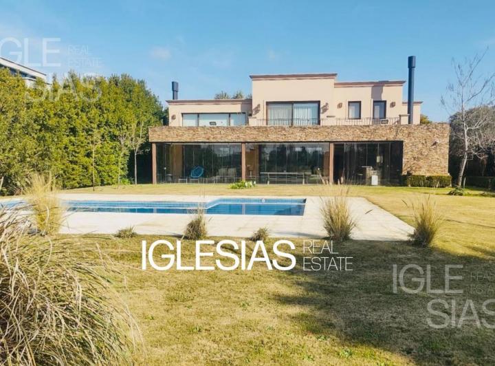 Casa · 525m² · 8 Ambientes · 7 Cocheras