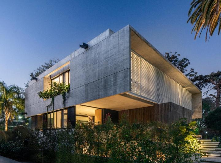 Casa · 441m² · 5 Ambientes · 6 Cocheras