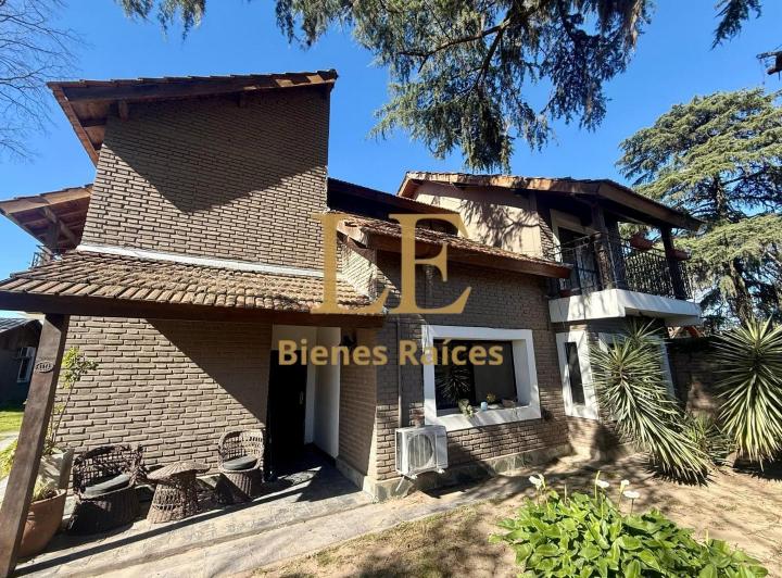 Casa · 271m² · 5 Ambientes · 3 Cocheras